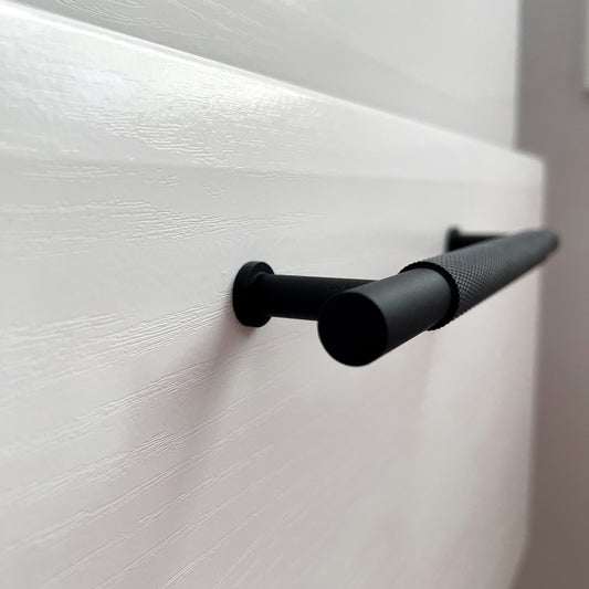 LÅDHANDTAG CC 96 MM MATT SVART