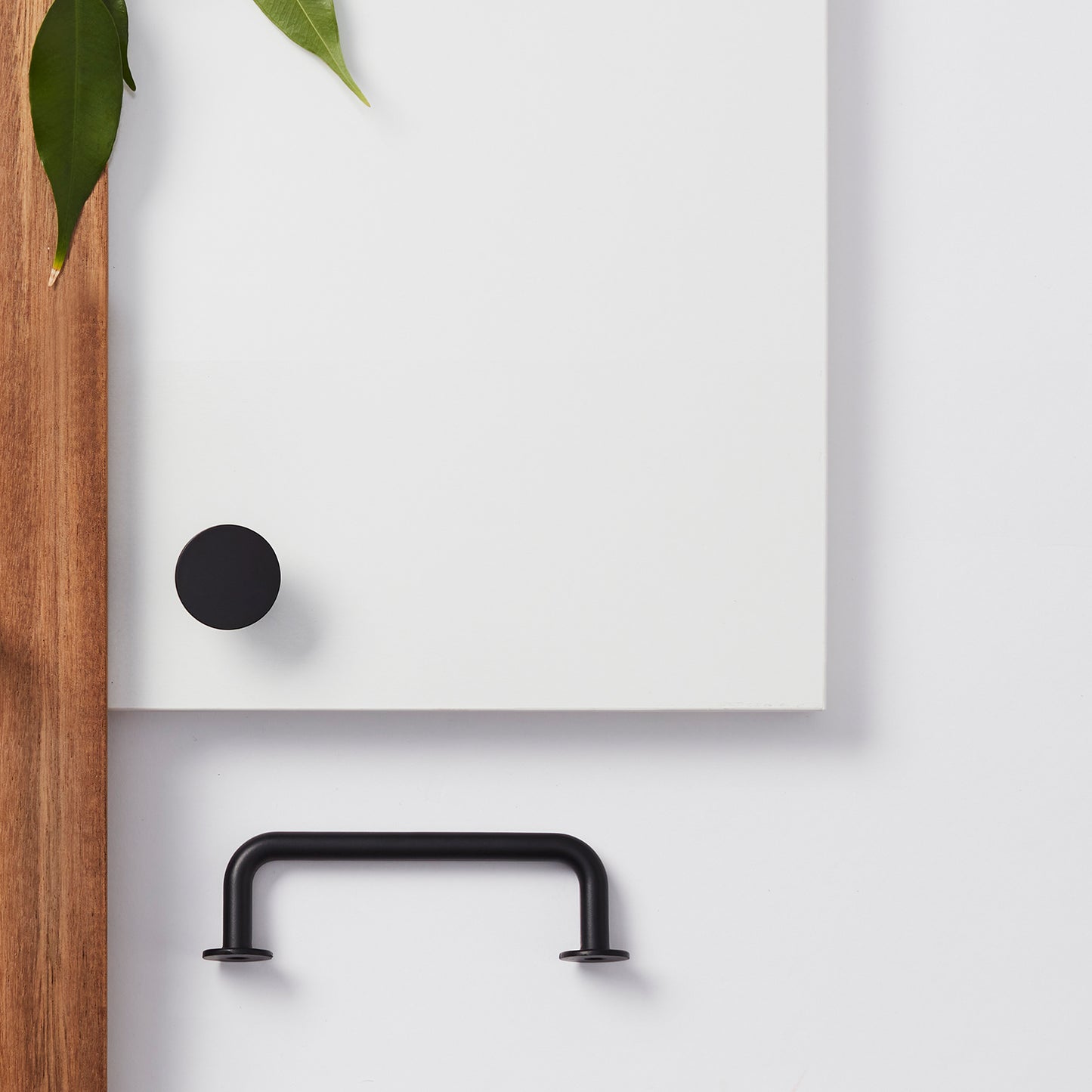 LÅDHANDTAG MATT SVART CC 96 MM