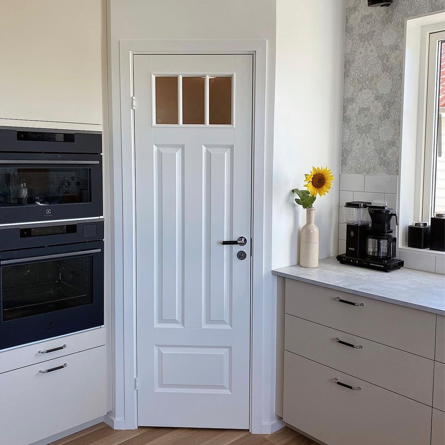 LÅDHANDTAG KROM/SVART TRÄ 128