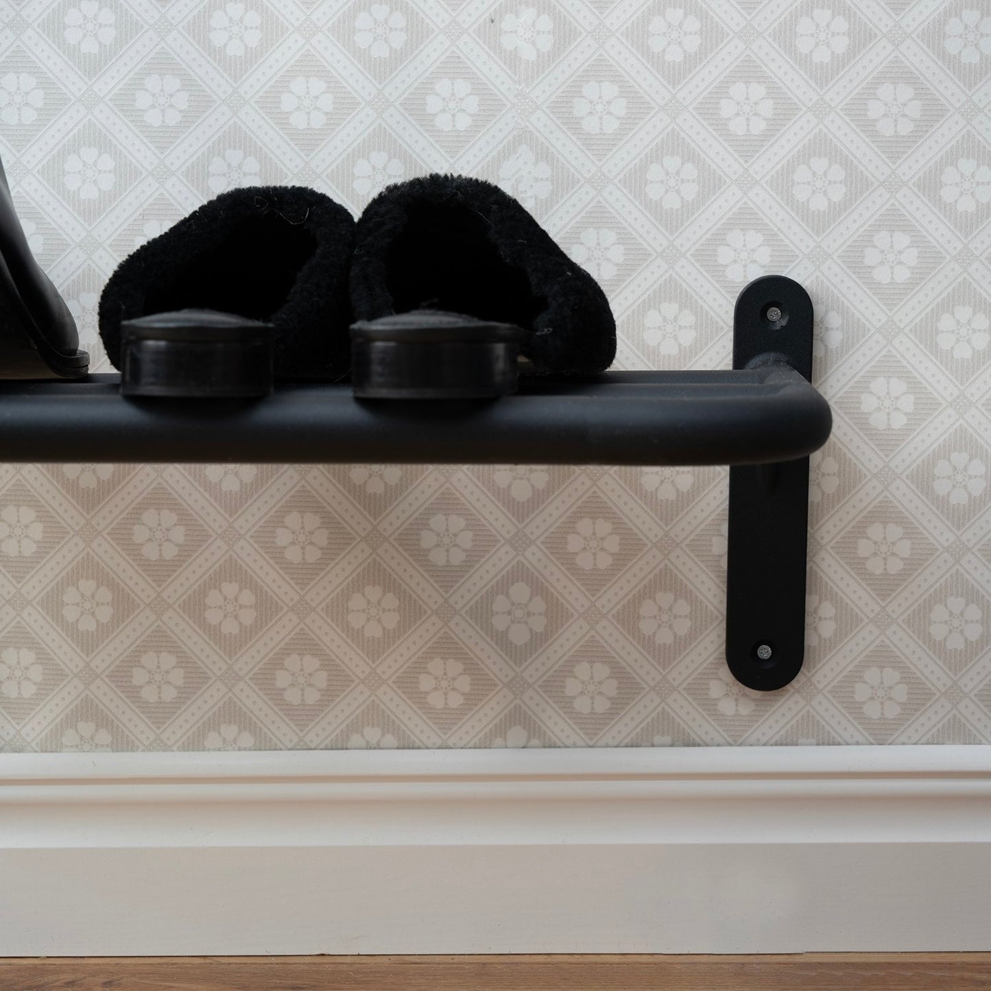 Shoe/Hat Rack with 4 hooks