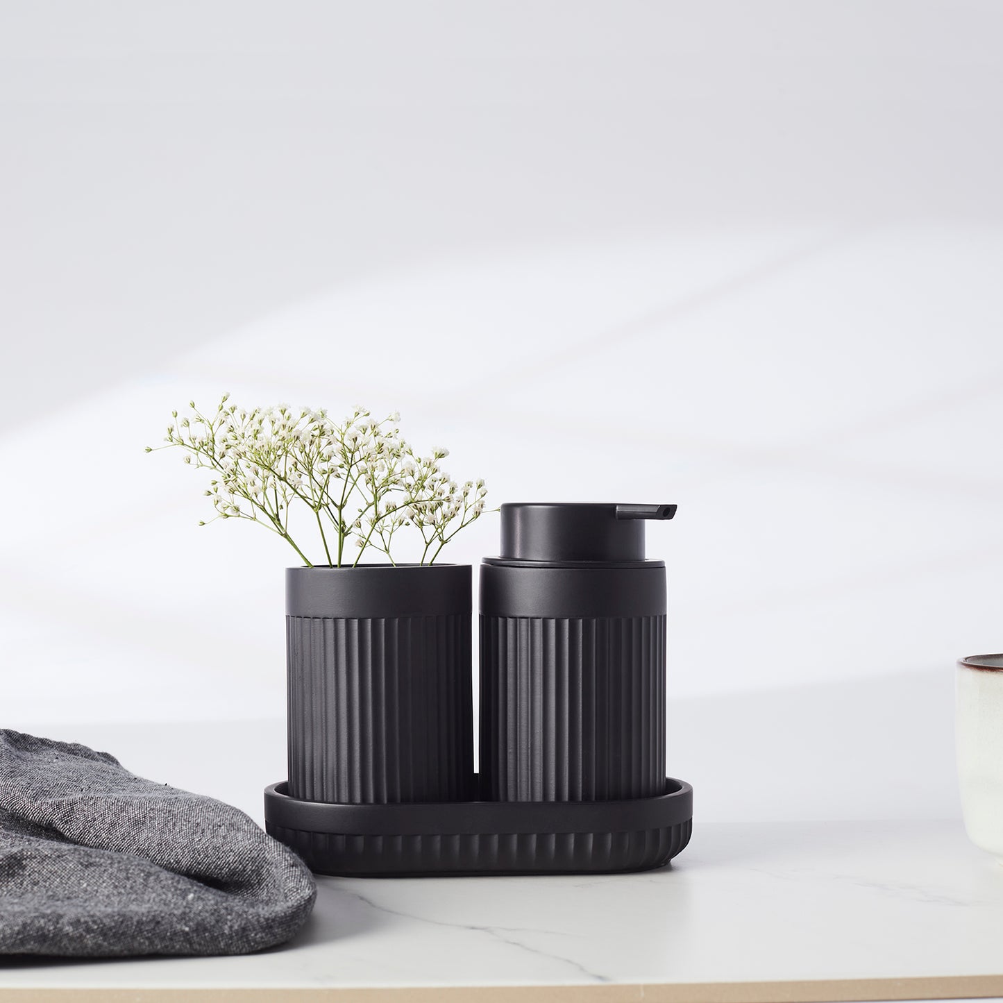 BB TVÅLKOPP/FAT RÄFFLAD SVART