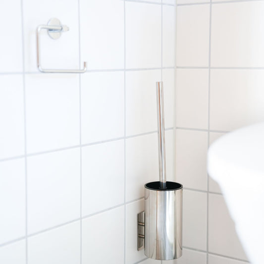 WC-harja, seinäkiinnitys