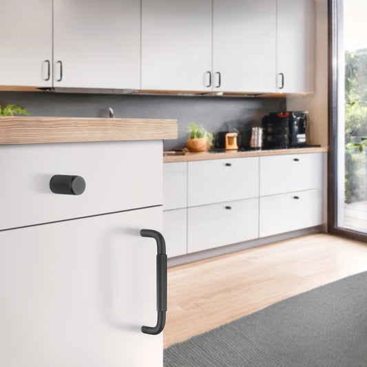 LÅDHANDTAG 96 MM MATT SVART