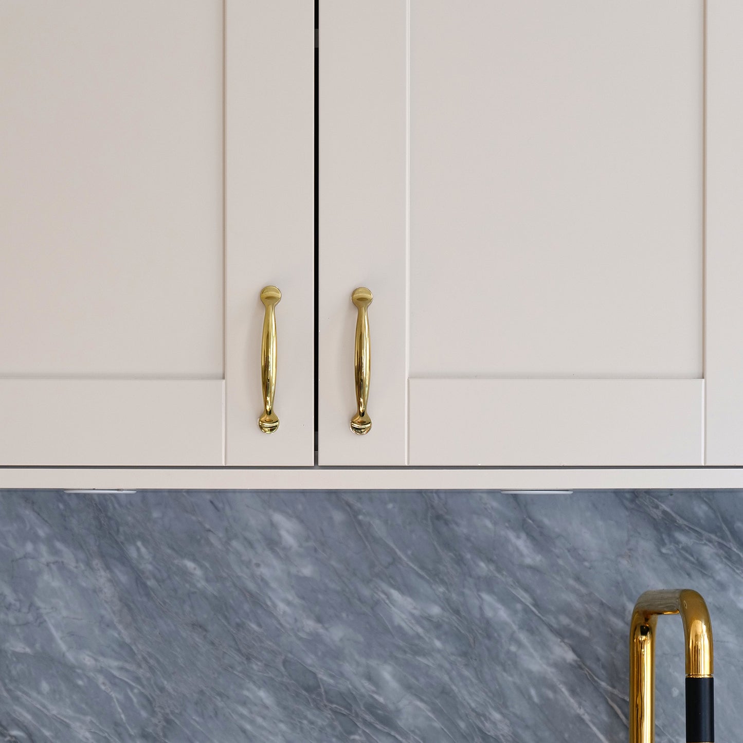 LÅDHANDTAG POL MÄSSING CC 96MM