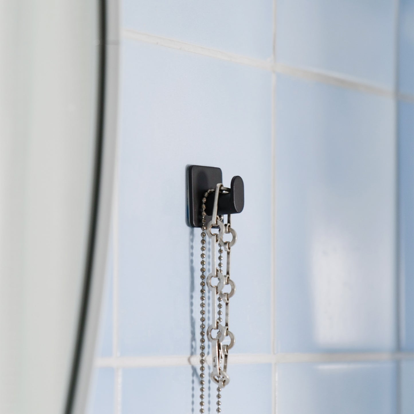 SJÄLVHÄFTANDE ENKELKROK SVART