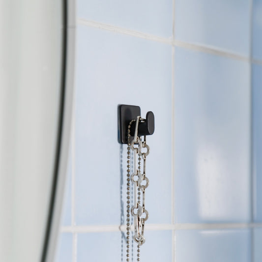 SJÄLVHÄFTANDE ENKELKROK SVART